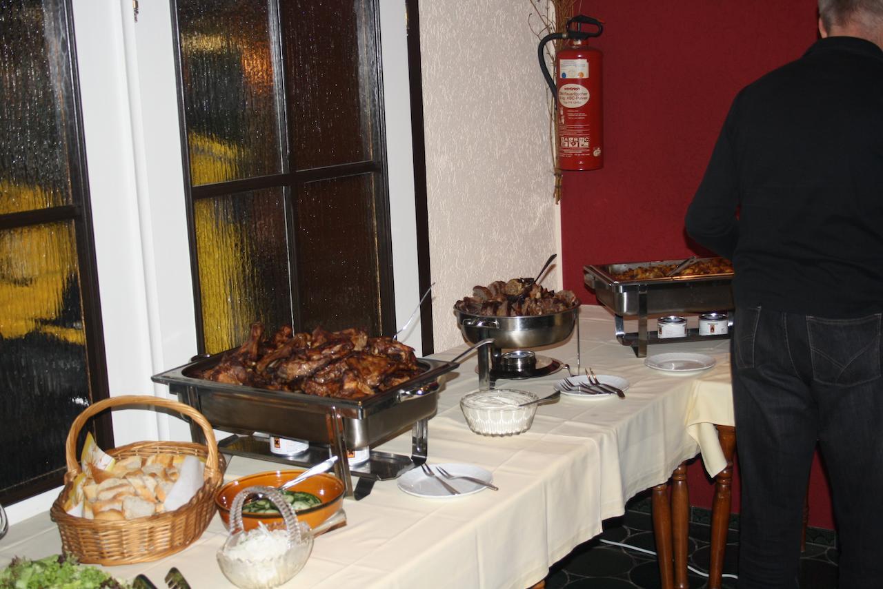 Gasthaus Zur Quelle Bad Marienberg Dış mekan fotoğraf